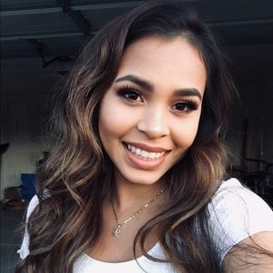 Meet your Posher, Lesly